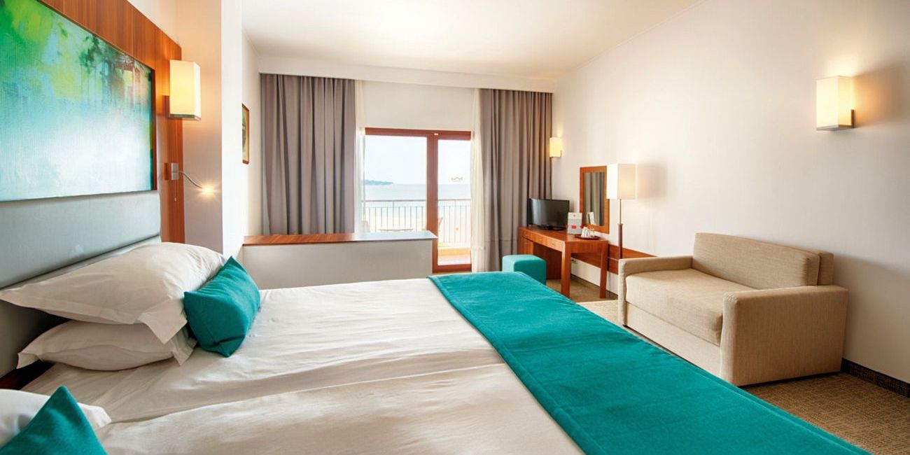 Hotel Alua Helios Bay 4*  Obzor 