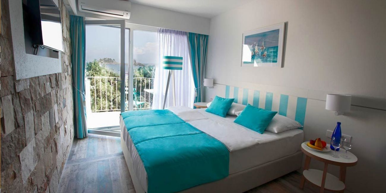 Hotel Castellastva 4*  Petrovac 