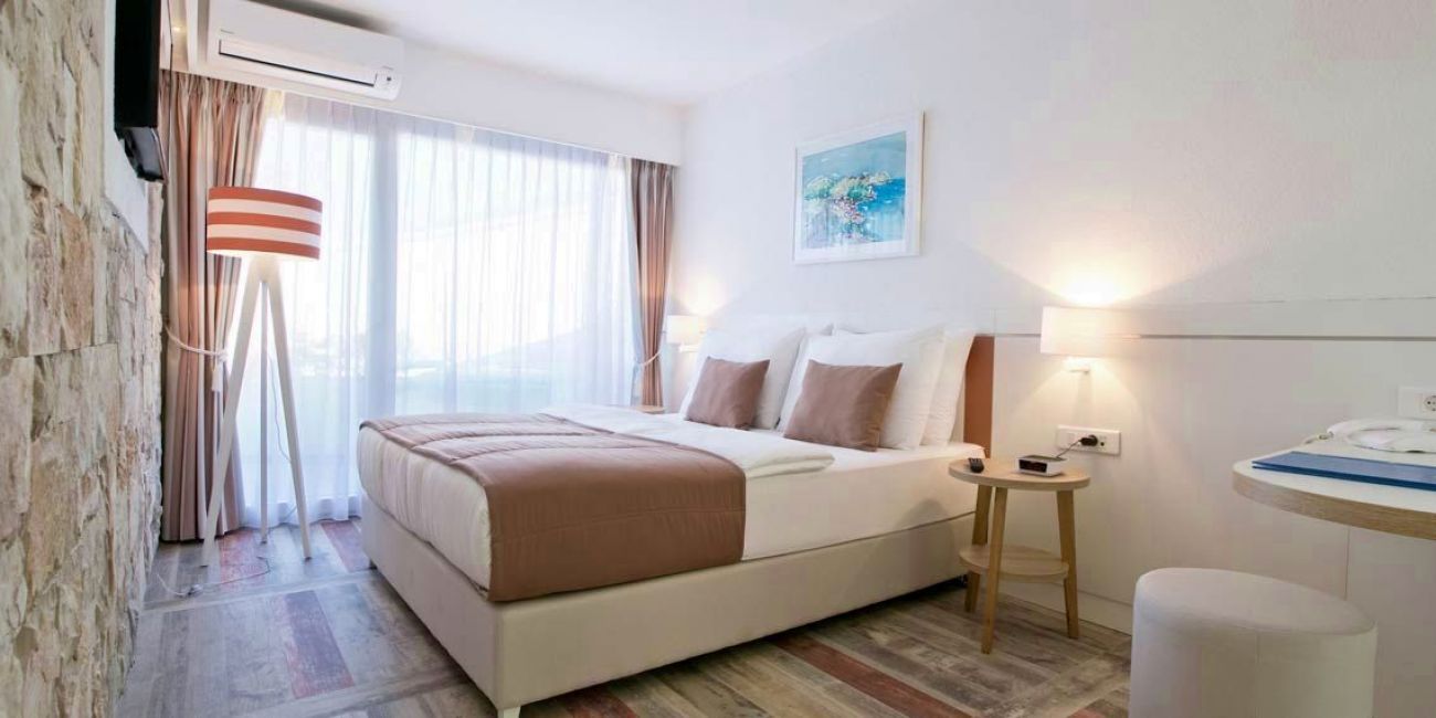 Hotel Castellastva 4*  Petrovac 