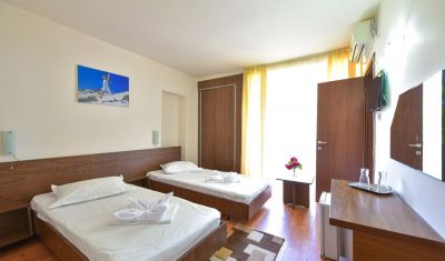 Imagine pentru Complex Mediteranean Mamaia 3* valabile pentru 1 Mai 2025