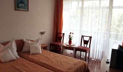 Imagine pentru Hotel Cerna 3* valabile pentru Litoral 2025