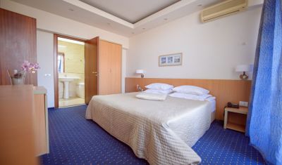 Imagine pentru Hotel Sara 3* valabile pentru Litoral 2025