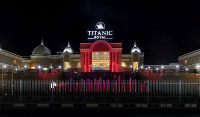 Imagine pentru Hotel Titanic Royal 5* valabile pentru Litoral 2025