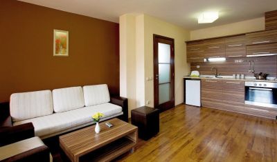 Imagine pentru Aparthotel Casa Karina Bansko 4* valabile pentru Paste  2025