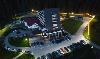 Imagine pentru Hotel Pestera 4* valabile pentru Paste  2025