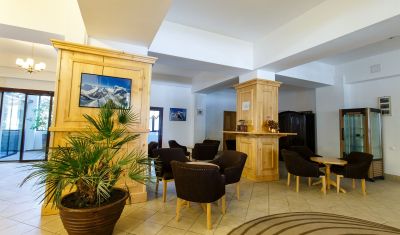 Imagine pentru Hotel Pestera 4* valabile pentru Paste  2025