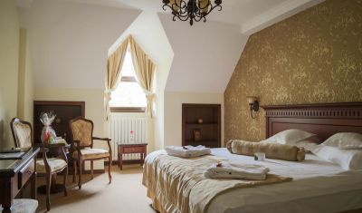 Oferta Revelion 2021 Hotel Foisorul Cu Flori 4 Romania Sinaia